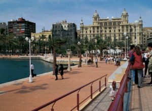 Promenade am Hafen von Alicante