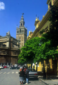 Die Giralda ist das Wahrzeichen von Sevilla