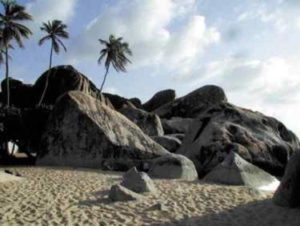 Der berühmteste Strand ist The Baths mit seinen Granitfelsen