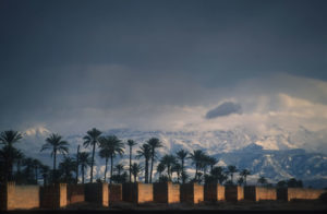 Hinter Marrakeschs Stadtmauern beginnt das Atlasgebirge