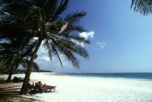 Schneeweiße Strände laden in Kenia zum Relaxen ein