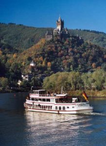 Ausflugsschiff auf der Mosel