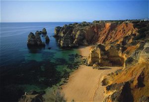 Die Felsküste an der Algarve