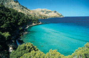Weite Bucht an der Nordküste Mallorcas
