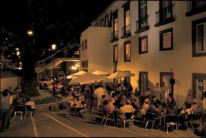 Abendstimmung in den Gassen von Funchal