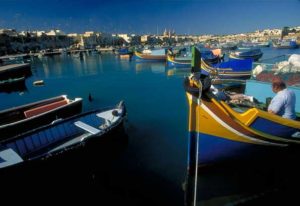 Luzzu-Boote im Hafen von Marsaxlokk