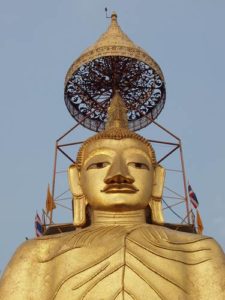 Big Buddha Statue im Wat Indrawihan-Tempel