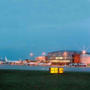Terminal und Vorfeld am Flughafen Dresden Terminal und Vorfeld am Flughafen Dresden