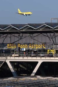 Eingangsbereich des Flughafens Köln/Bonn