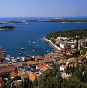 Hafen der kroatischen Insel Hvar