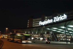 Bis zu 20.000 Parkplätze befinden sich in der näheren Umgebumg vom Flughafen Zürich
