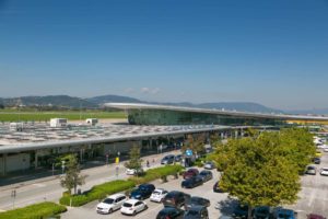 Kurzzeitparkplätze am Flughafen Graz