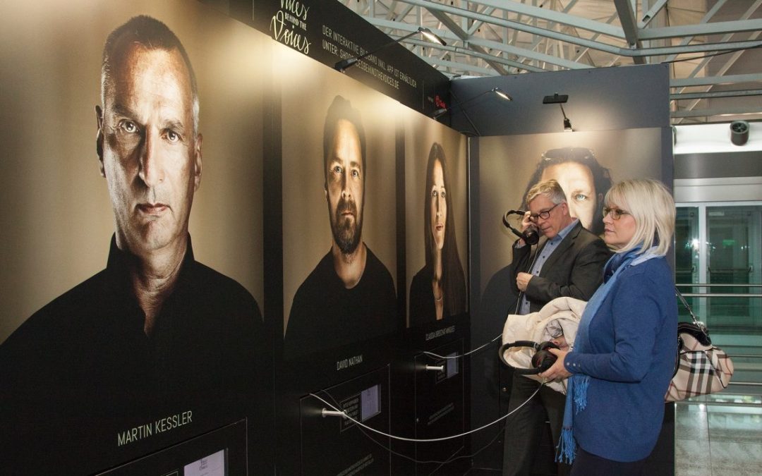Ausstellung „Faces Behind The Voices“ am Flughafen Frankfurt