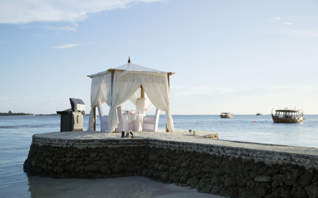 „Barfuß-Luxus“ im Hideaway Beach Resort auf den Malediven