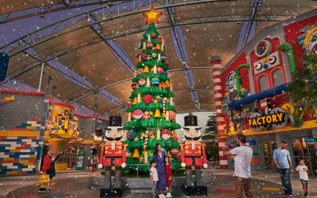 Dubai: Zehn Meter hoher Weihnachtsbaum aus Legosteinen