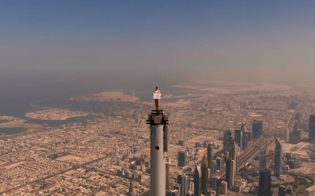 Emirates Werbesport auf der Spitze des Burj Khalifa in Dubai